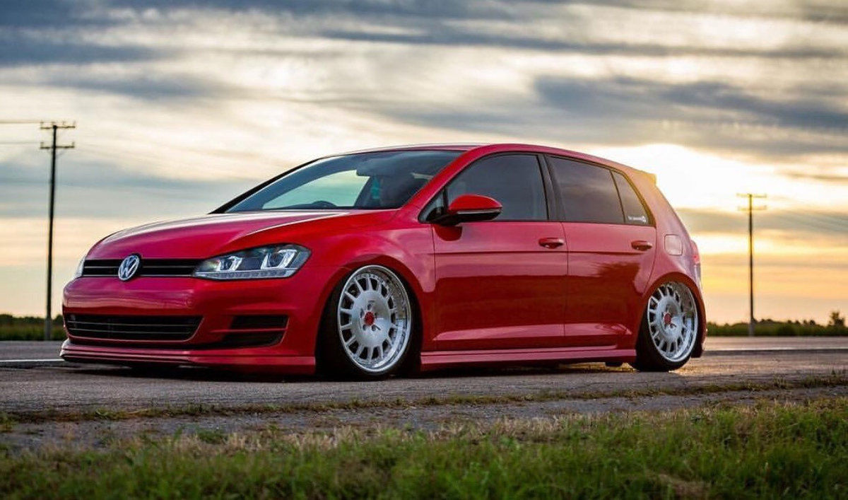 Well tuned. Golf mk7. Golf 7 на стиле. Губа Фольксваген гольф 4. Гольф МК 7 тюнинг.