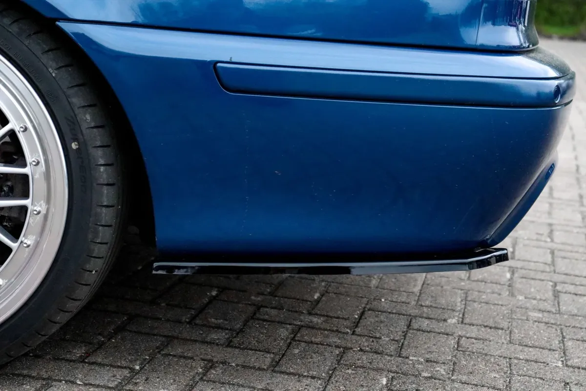 BLACK GLOSS Rear bumper addons / Side flaps for BMW E39 Series 5 00-04 ...