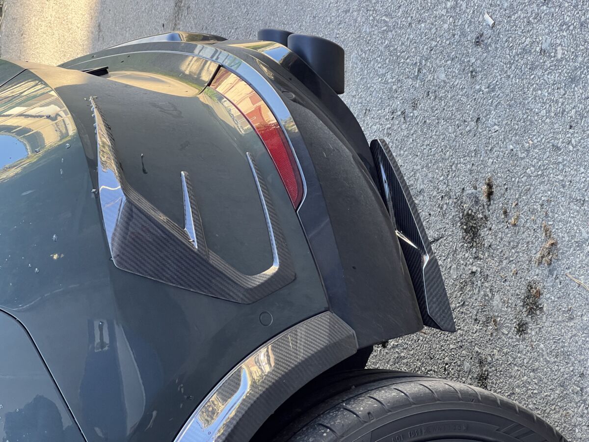 Rear bumper side carbon diffuser flap with fin for Cupra Formentor in